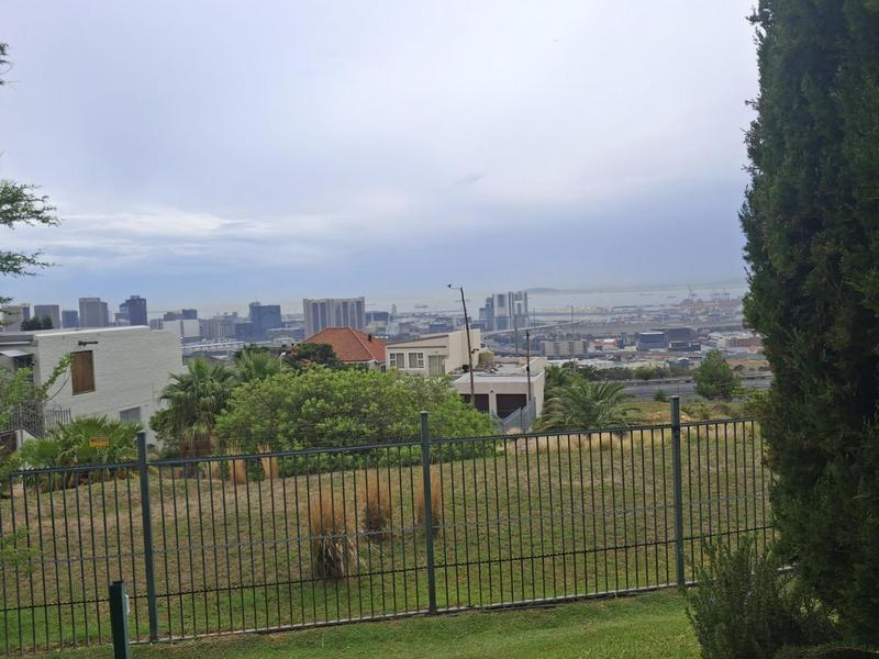 1 Bedroom Property for Sale in Vredehoek Western Cape